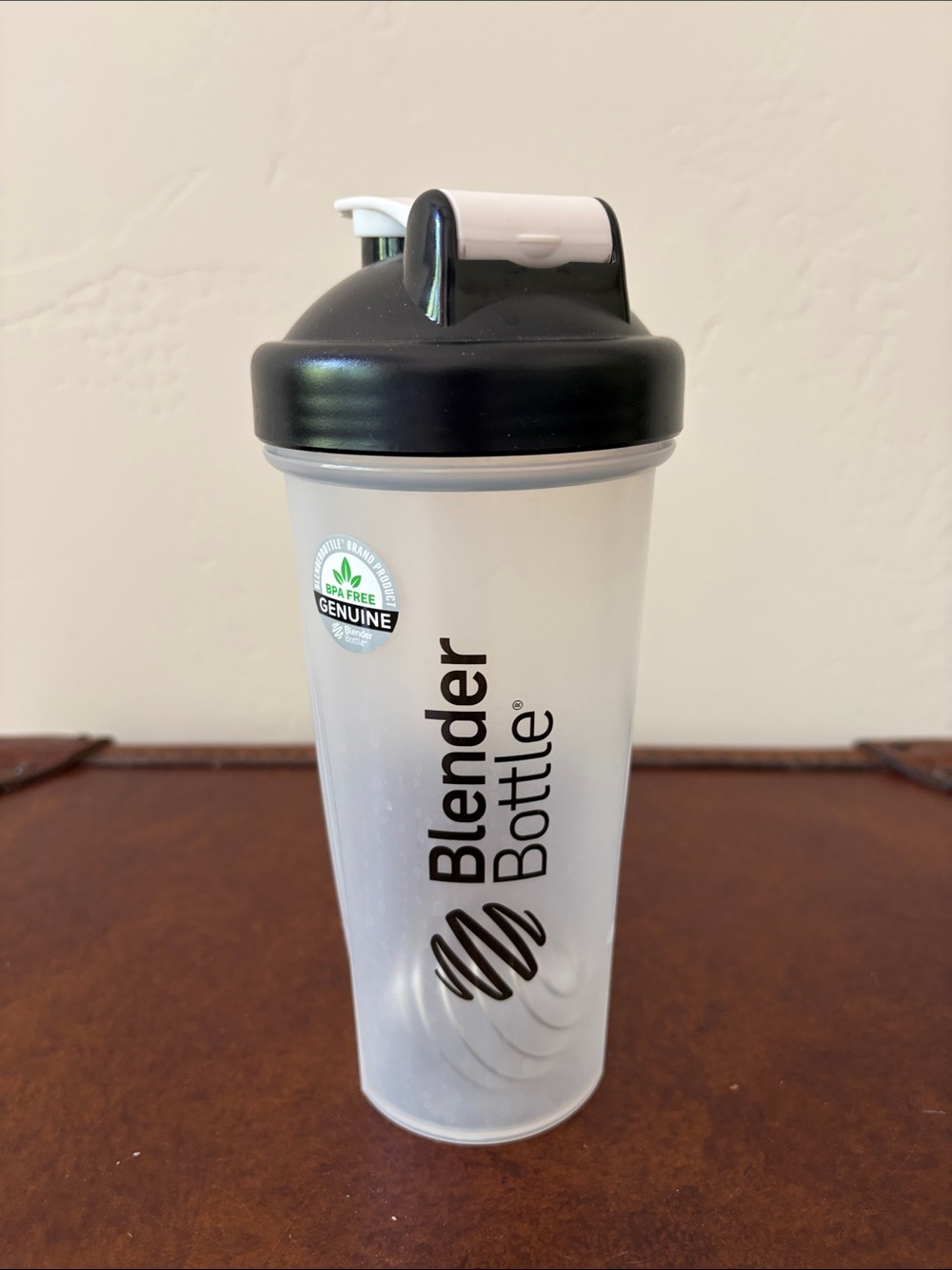 BlenderBottle Classic Shaker - Black Lid, Frosted Body